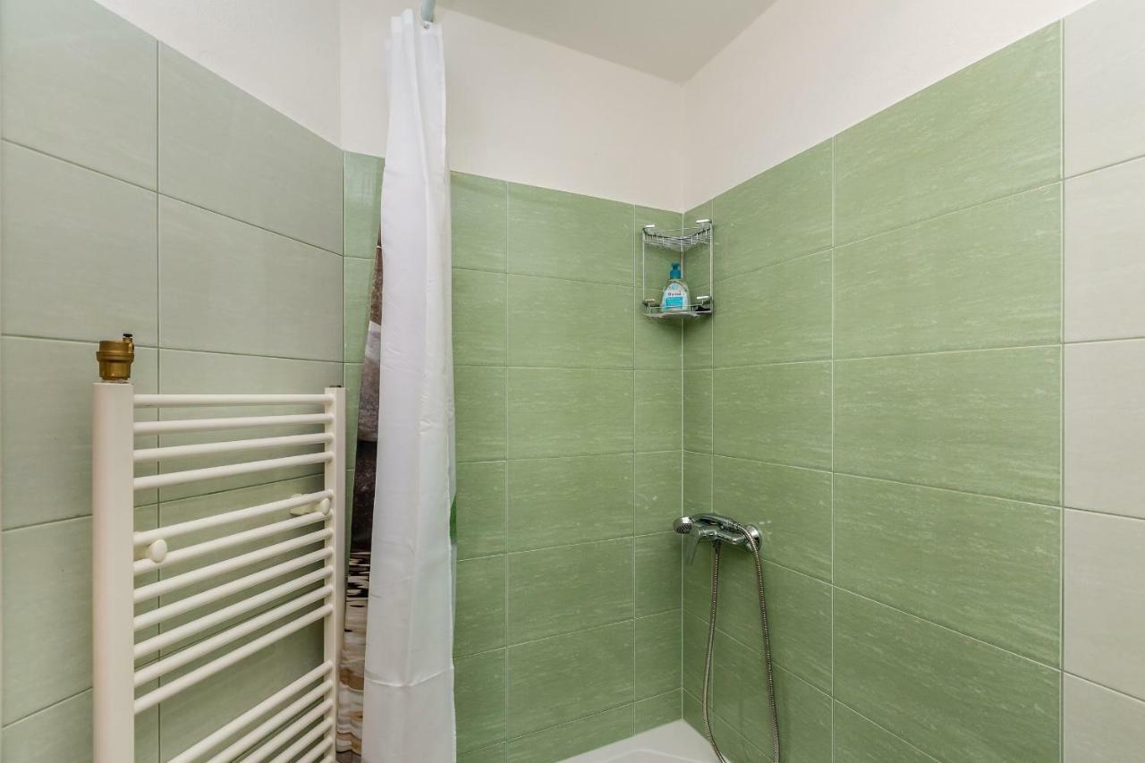 Studio Apartman Magdalena Apartamento Omišalj Exterior foto