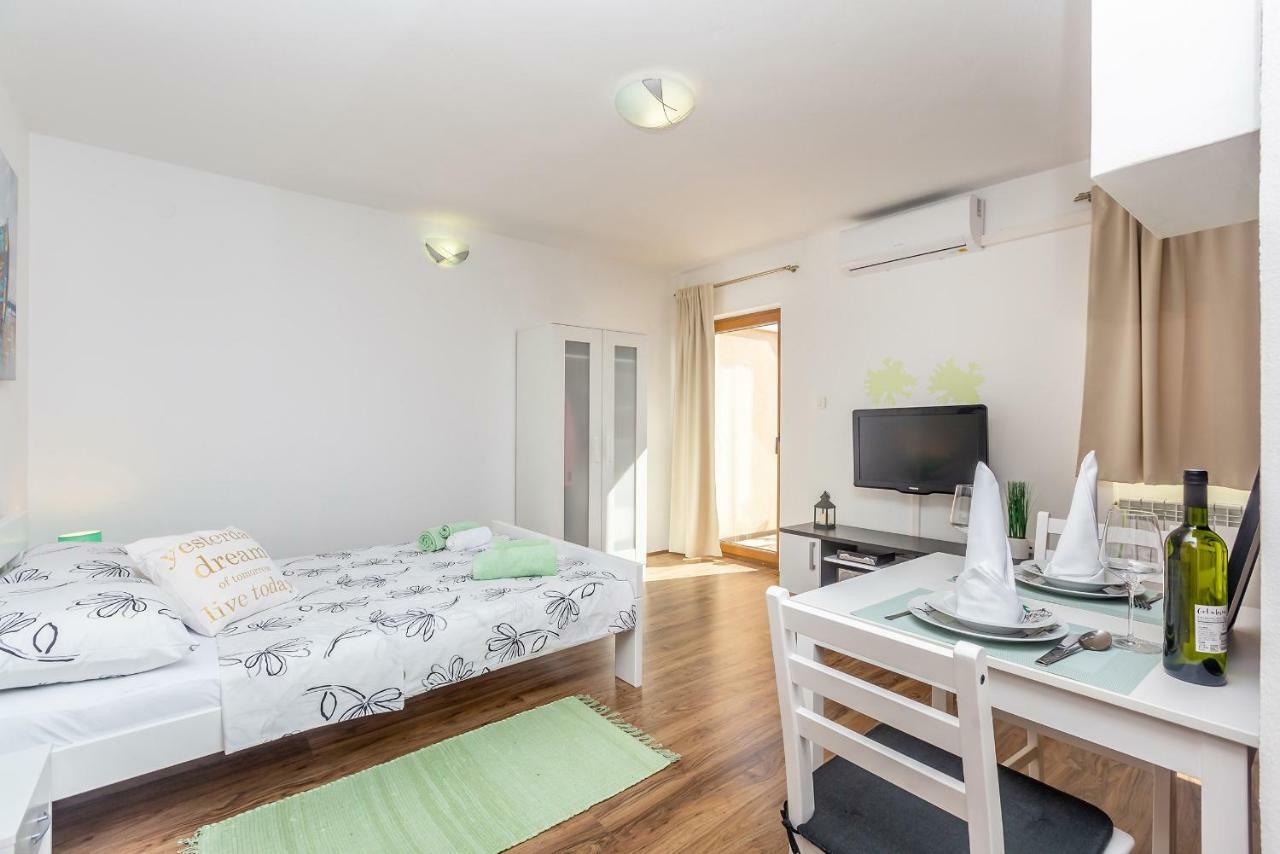 Studio Apartman Magdalena Apartamento Omišalj Exterior foto